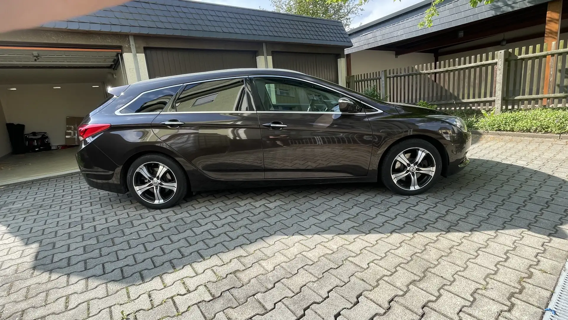 Hyundai i40 Kombi 1.7 CRDi DCT Premium smeđa - 2