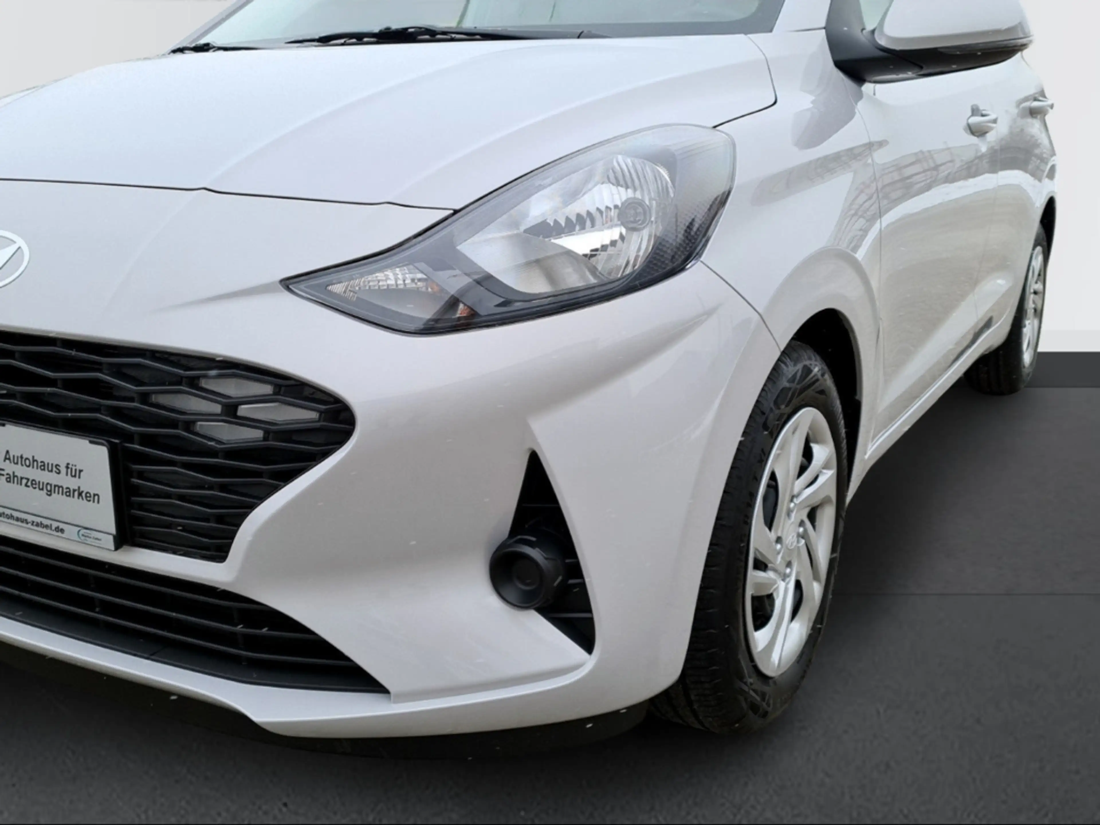 Hyundai i10 1.0 Automatik Sitzheizung Navi PDC Kamera App Conn — photo 9