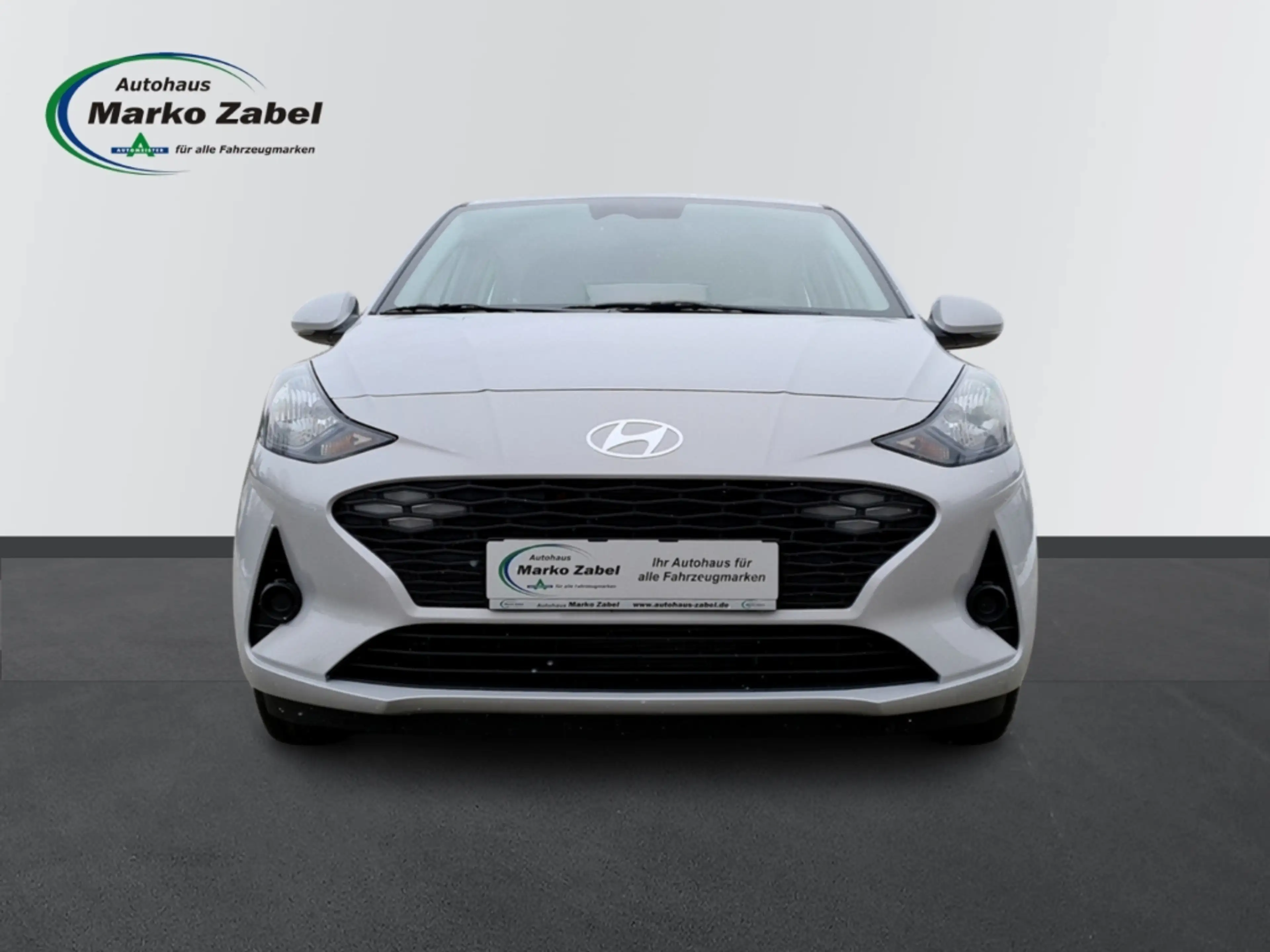 Hyundai i10 1.0 Automatik Sitzheizung Navi PDC Kamera App Conn — photo 8