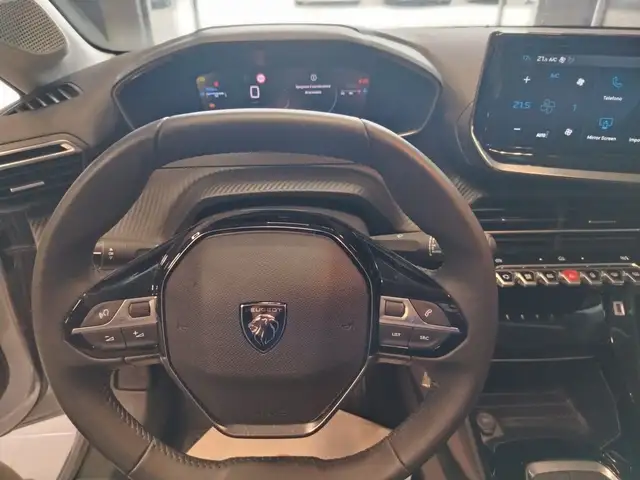 Peugeot 208 view 17