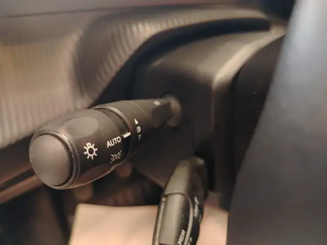 Peugeot 208 view 16