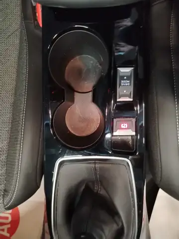 Peugeot 208 view 15