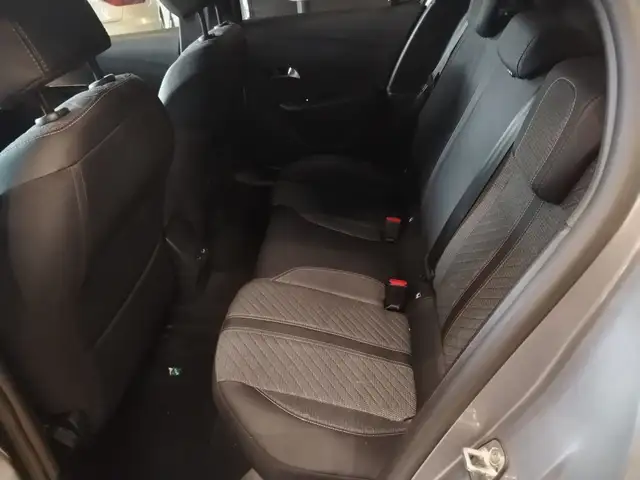 Peugeot 208 view 8