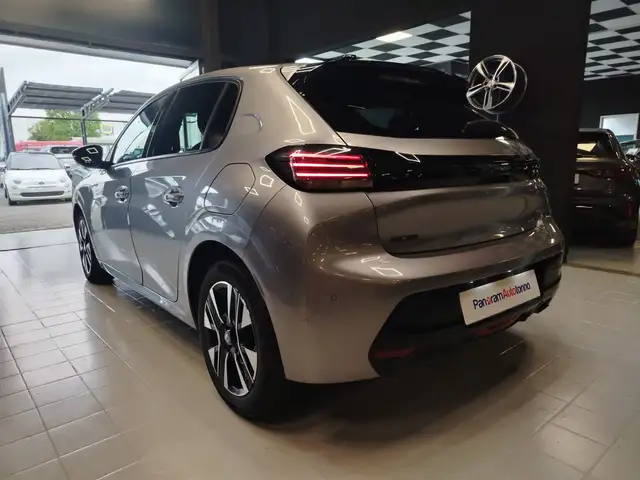 Peugeot 208 view 2