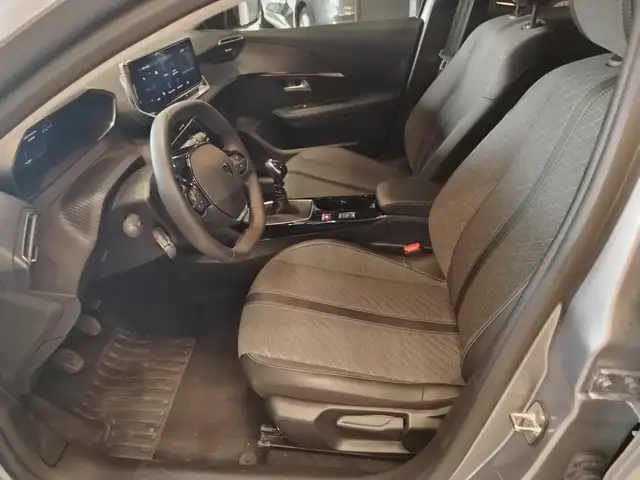Peugeot 208 view 6