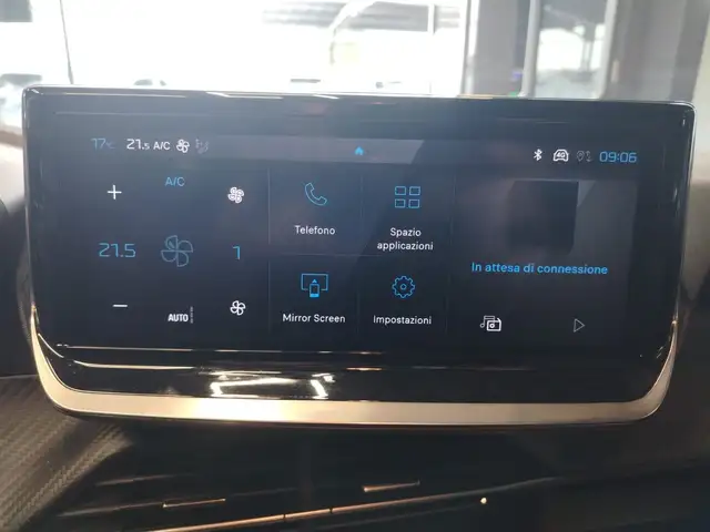 Peugeot 208 view 18