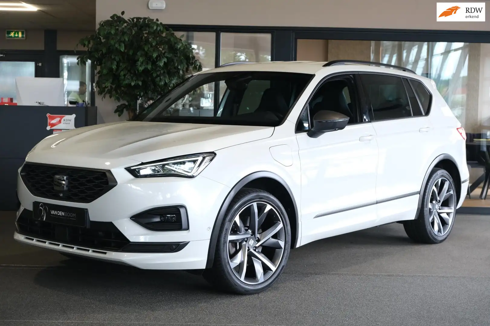 SEAT Tarraco 1.4 TSI e-Hybrid PHEV FR 245PK Trekhaak 360Cam Led Wit - 1