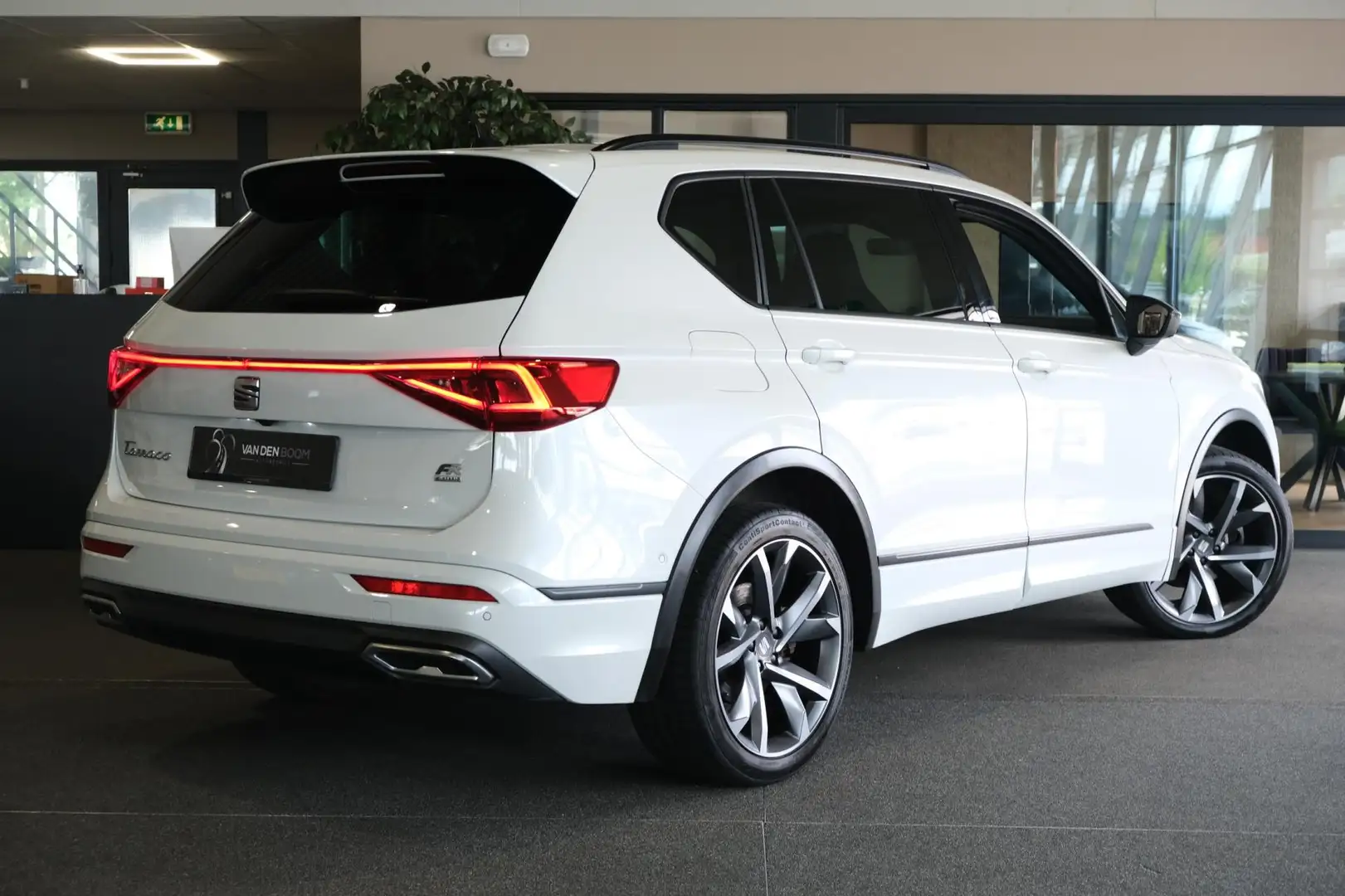 SEAT Tarraco 1.4 TSI e-Hybrid PHEV FR 245PK Trekhaak 360Cam Led Wit - 2