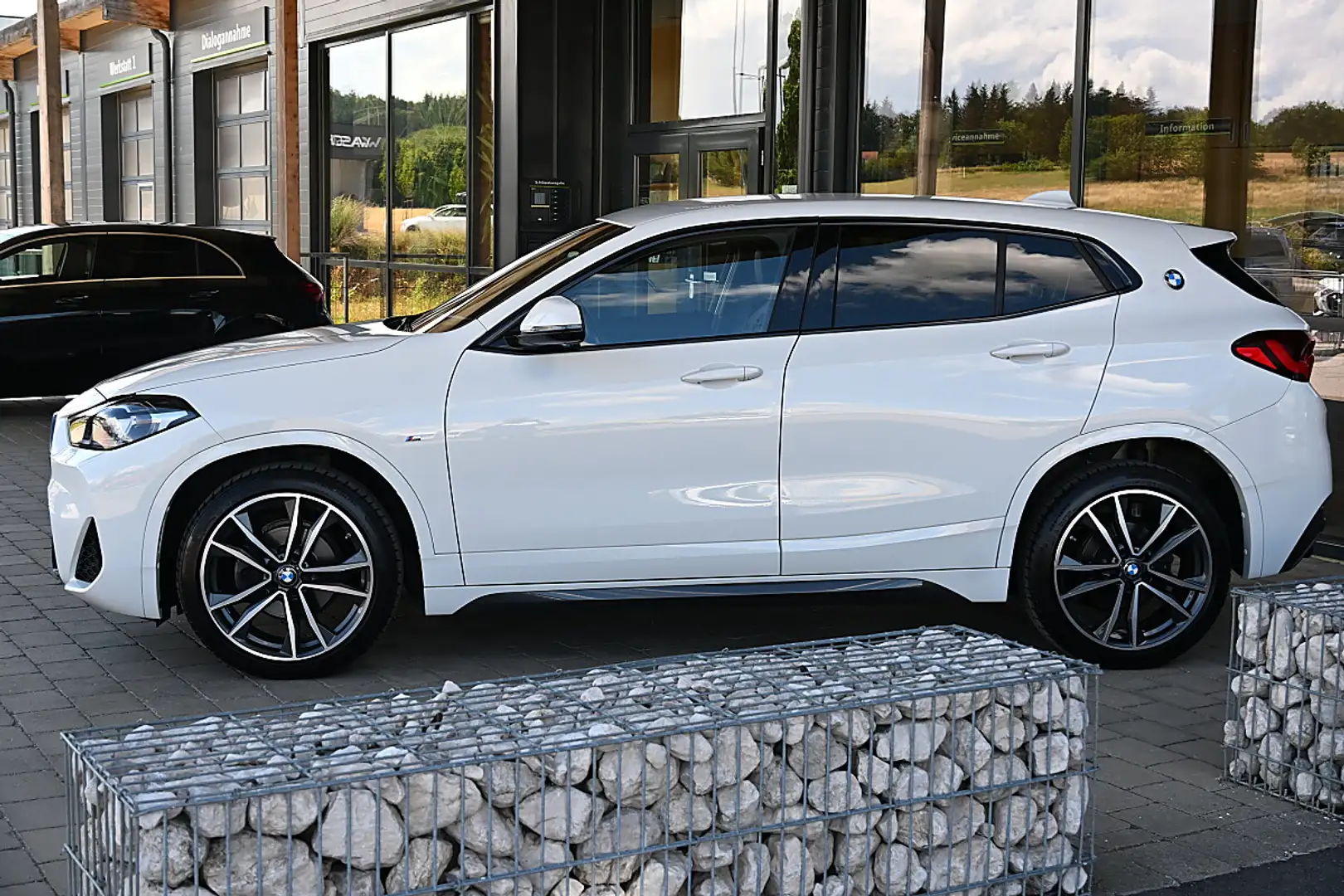 BMW X2 sDrive 16d Aut. M Sport adapt. LED, HeadUp, Nav... Weiß - 2