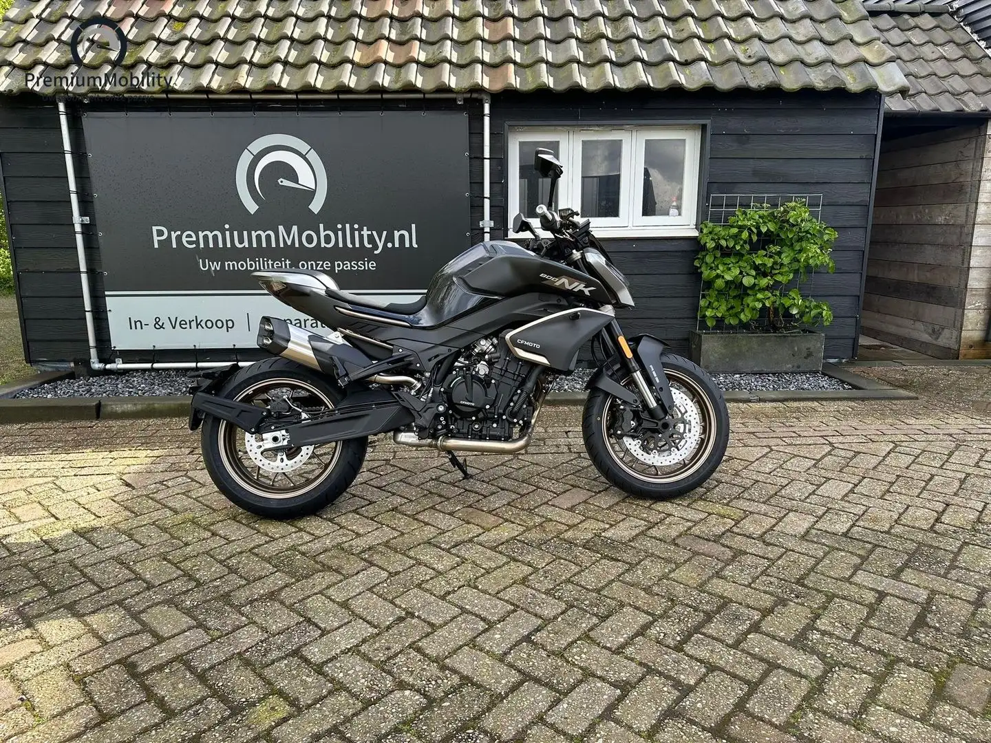 CFMOTO 800 NK ADVANCED Zwart - 2