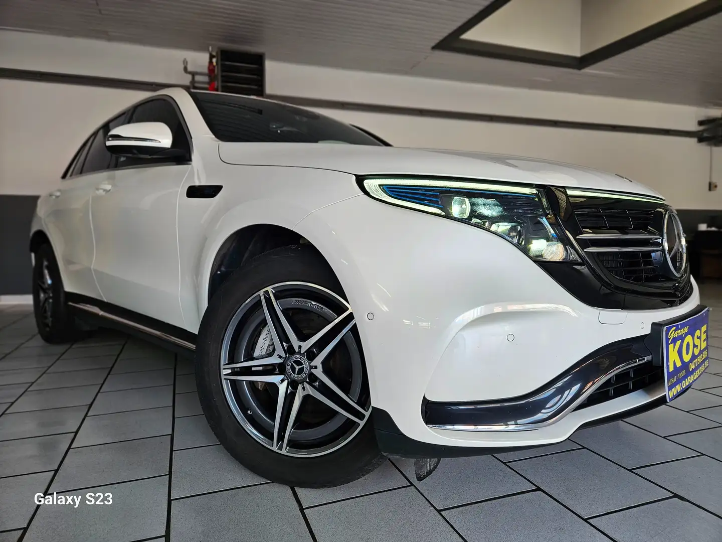 Mercedes-Benz EQC 400 80 kWh 4-Matic//AMG//CUIR//PHARES LED//FULL OPTION Wit - 2