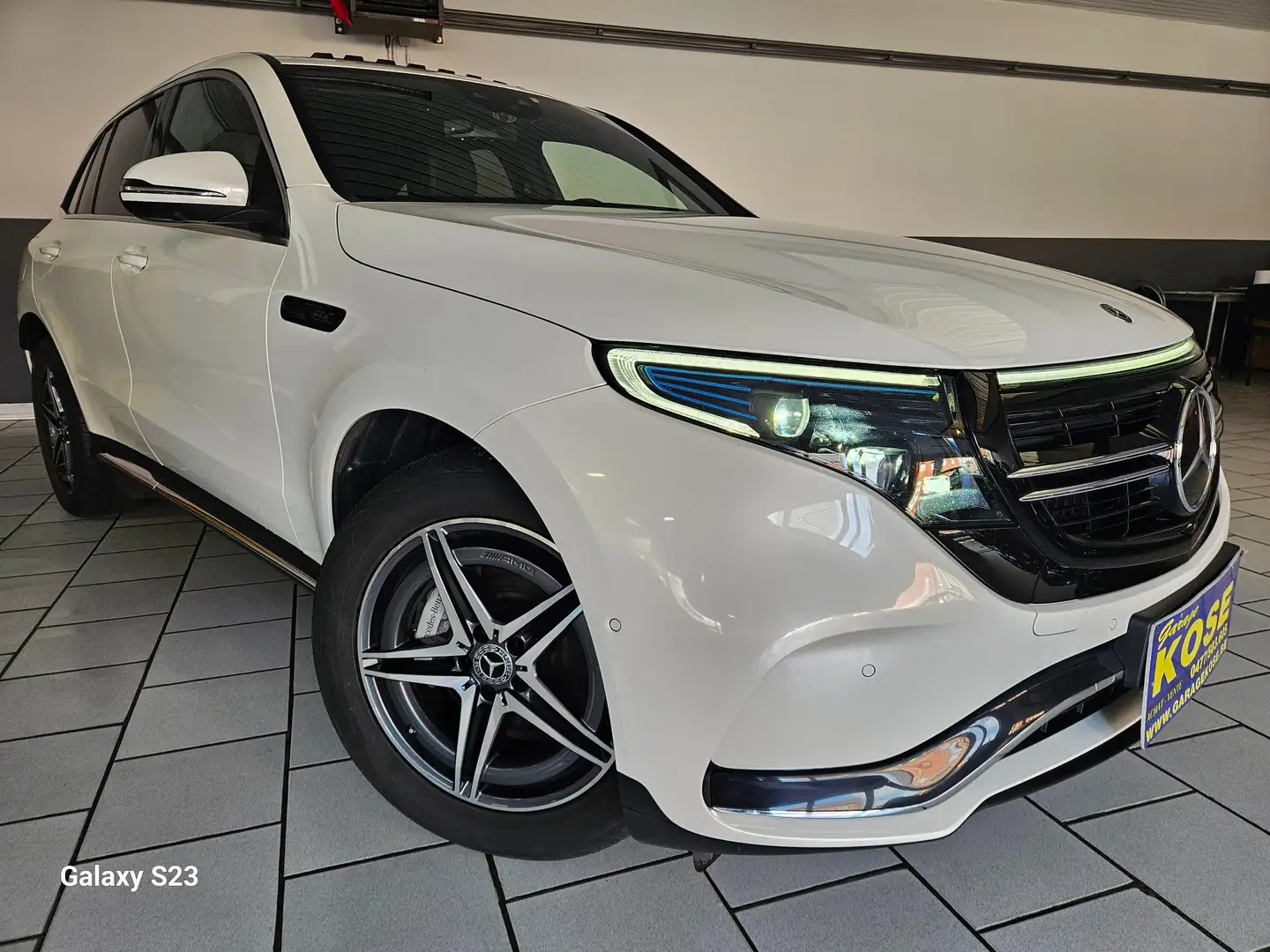 Mercedes-Benz EQC 400 80 kWh 4-Matic//AMG//CUIR//PHARES LED//FULL OPTION Wit - 1