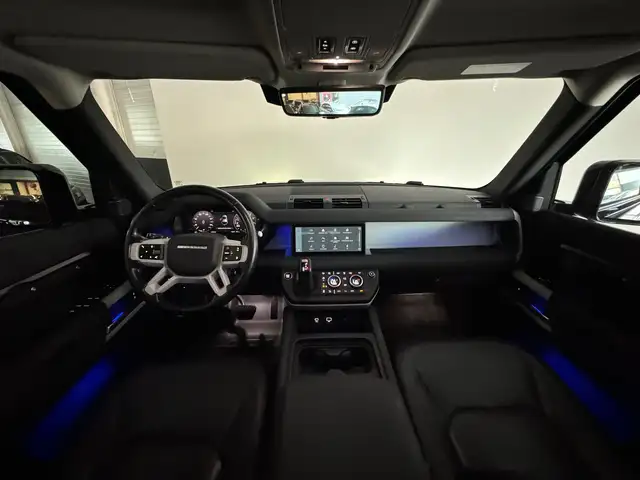 Land Rover Defender view 30