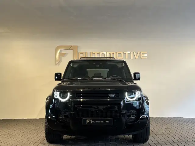 Land Rover Defender view 3