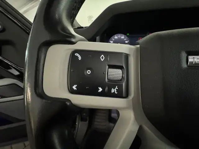 Land Rover Defender view 15