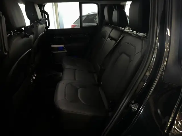 Land Rover Defender view 27