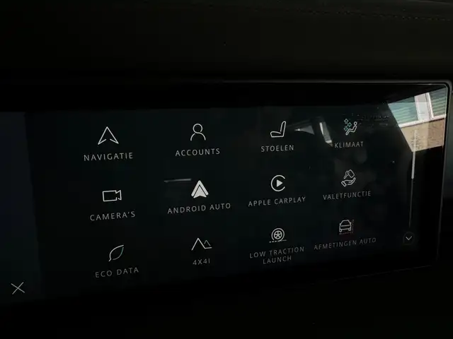 Land Rover Defender view 22