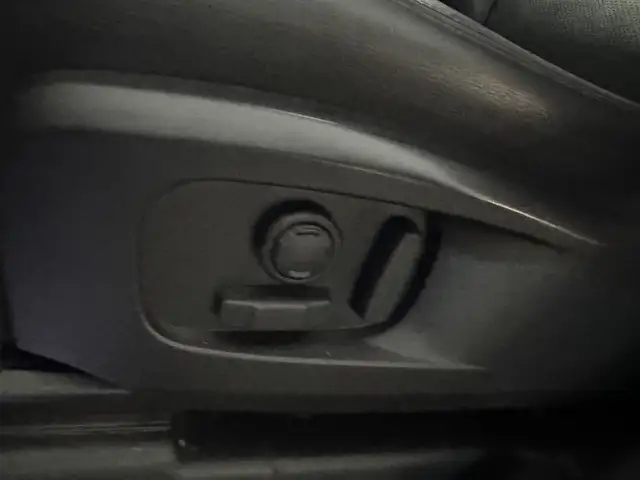 Land Rover Defender view 18