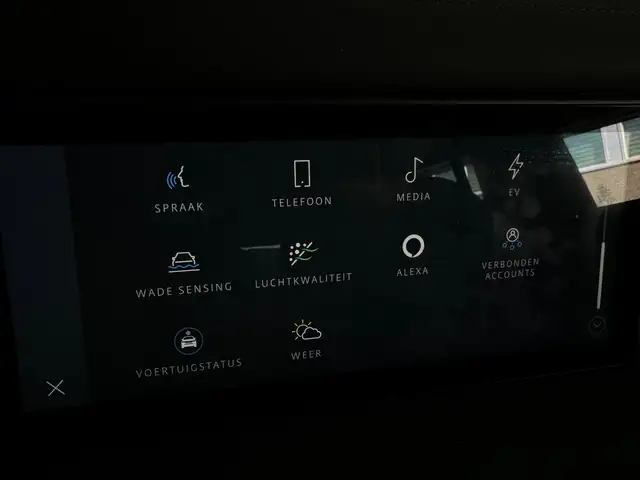 Land Rover Defender view 23