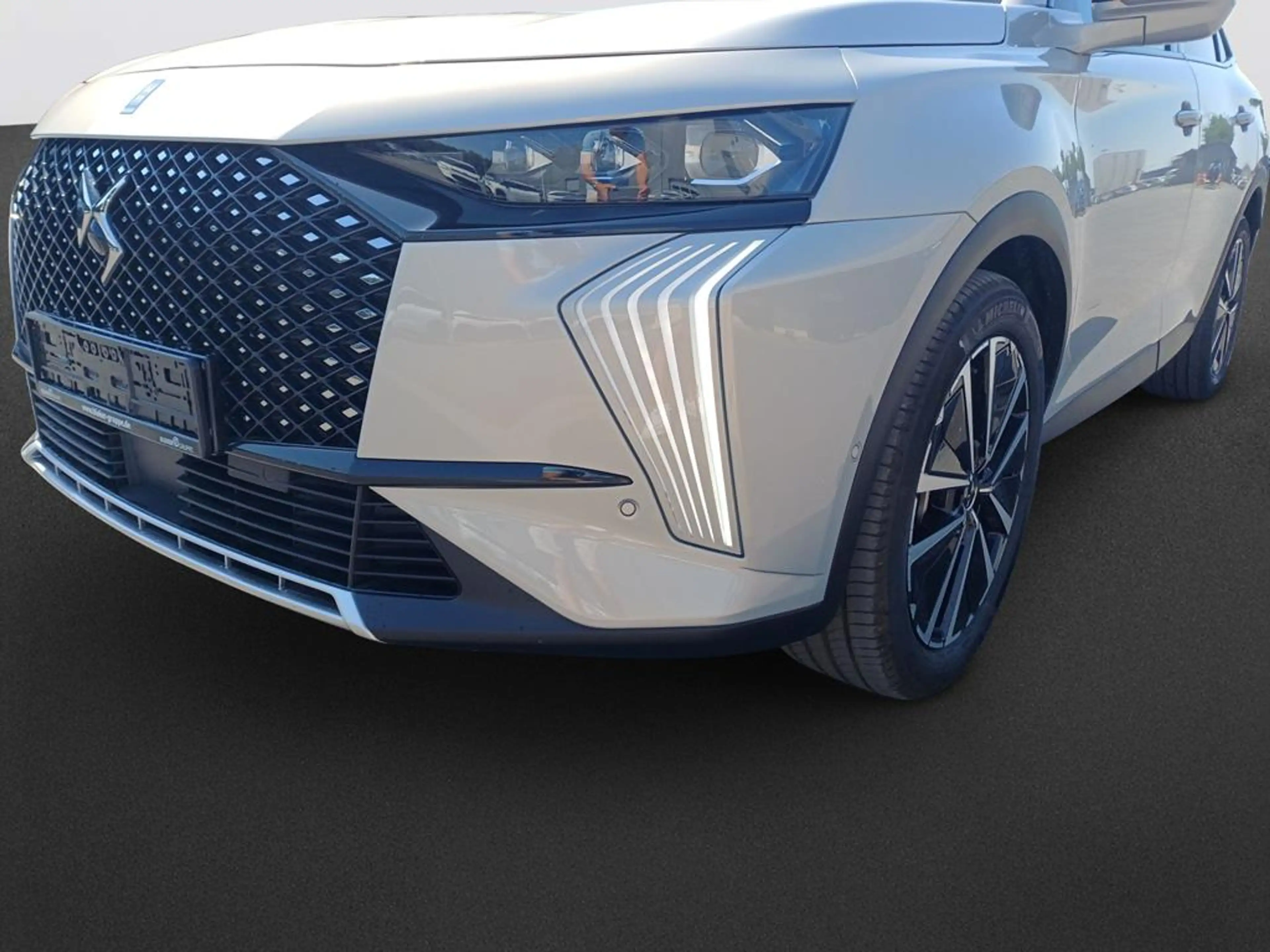 DS Automobiles DS 7 Etoile Plug-In Hybrid 225 — photo 9