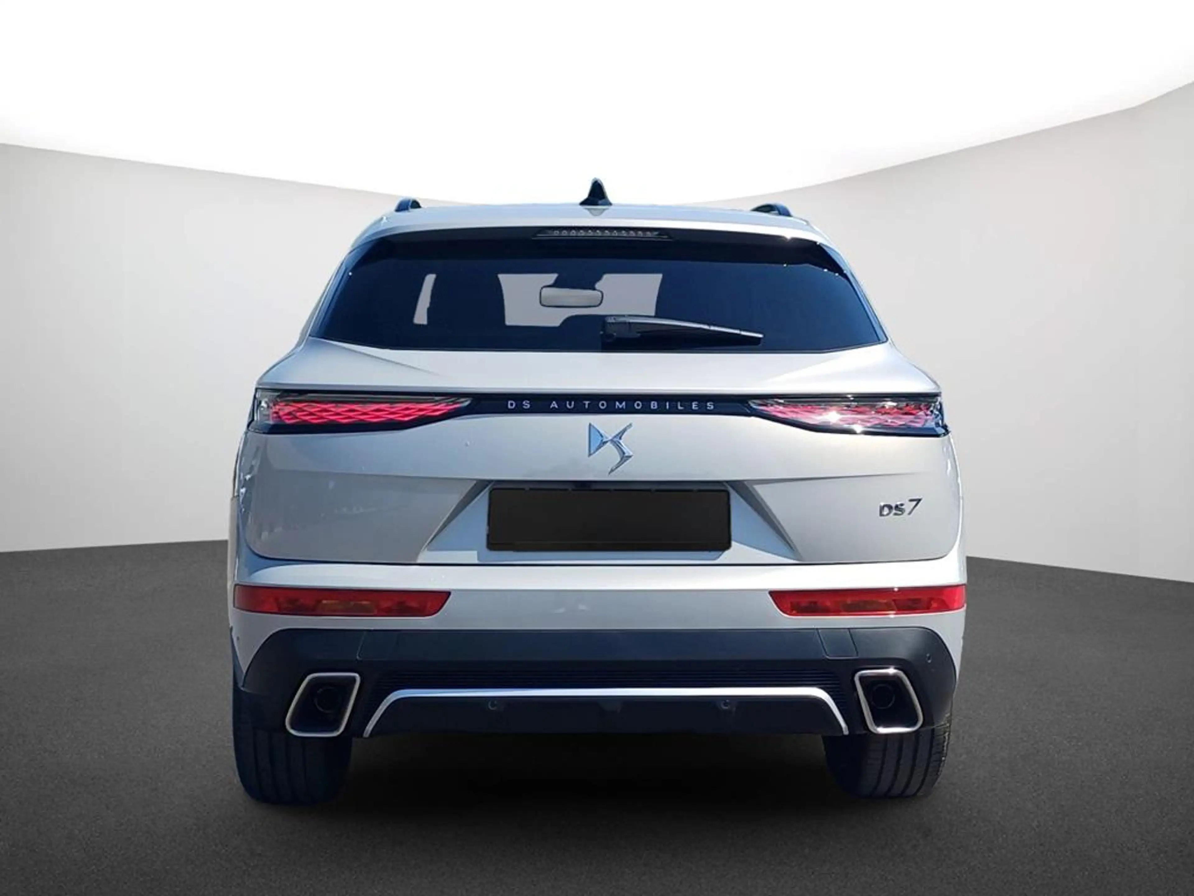 DS Automobiles DS 7 Etoile Plug-In Hybrid 225 — photo 3