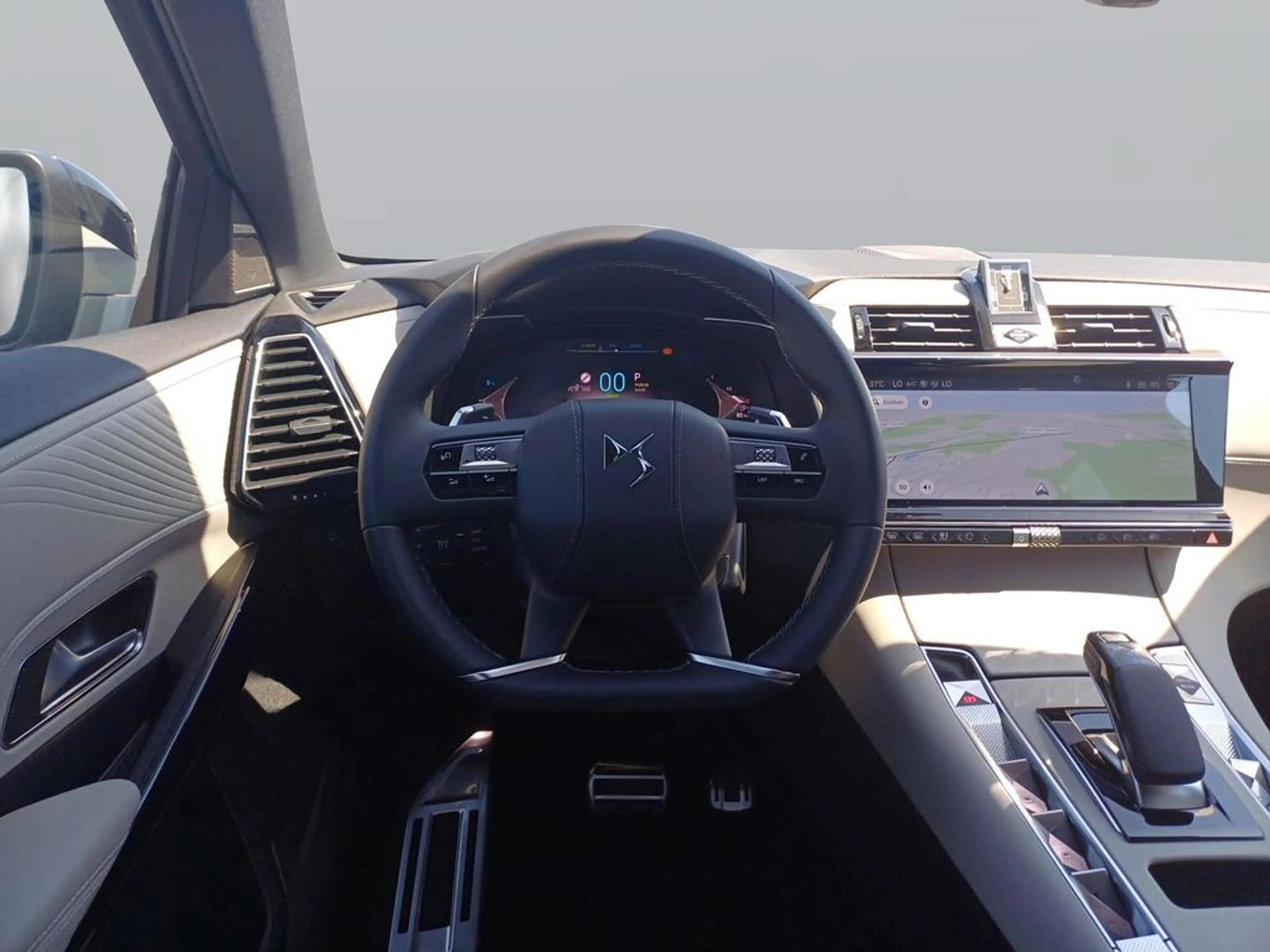 DS Automobiles DS 7 Etoile Plug-In Hybrid 225 — photo 13