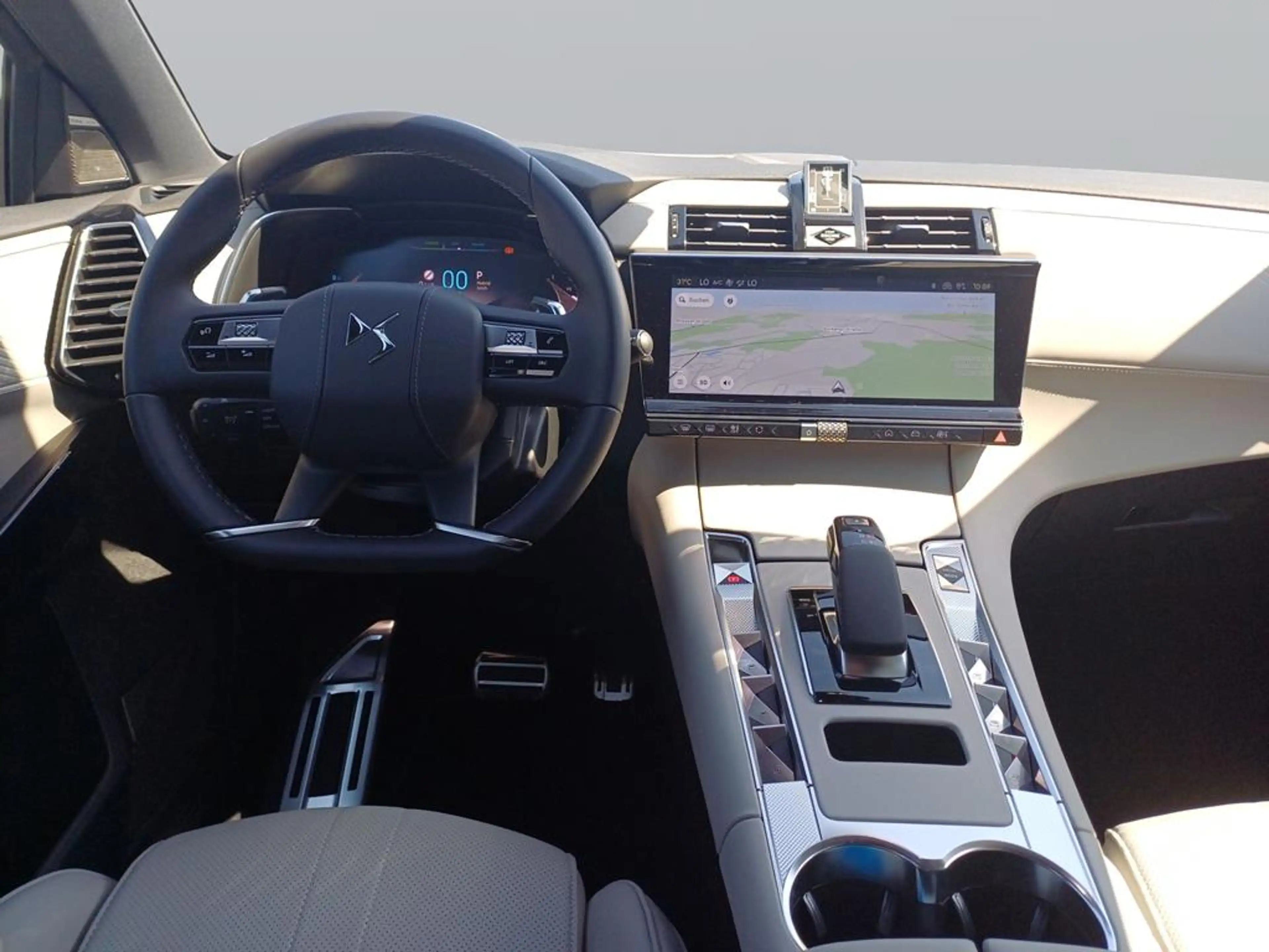 DS Automobiles DS 7 Etoile Plug-In Hybrid 225 — photo 10