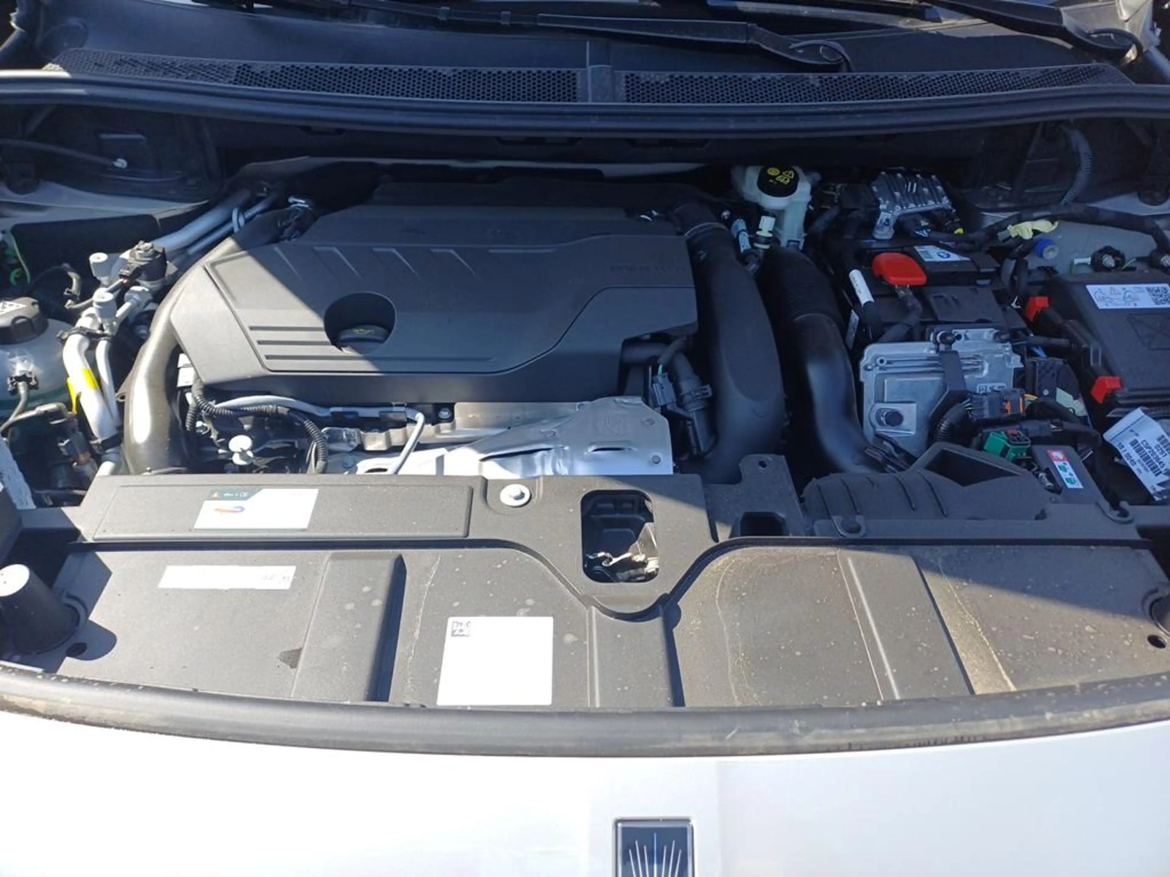 DS Automobiles DS 7 Etoile Plug-In Hybrid 225 — photo 5