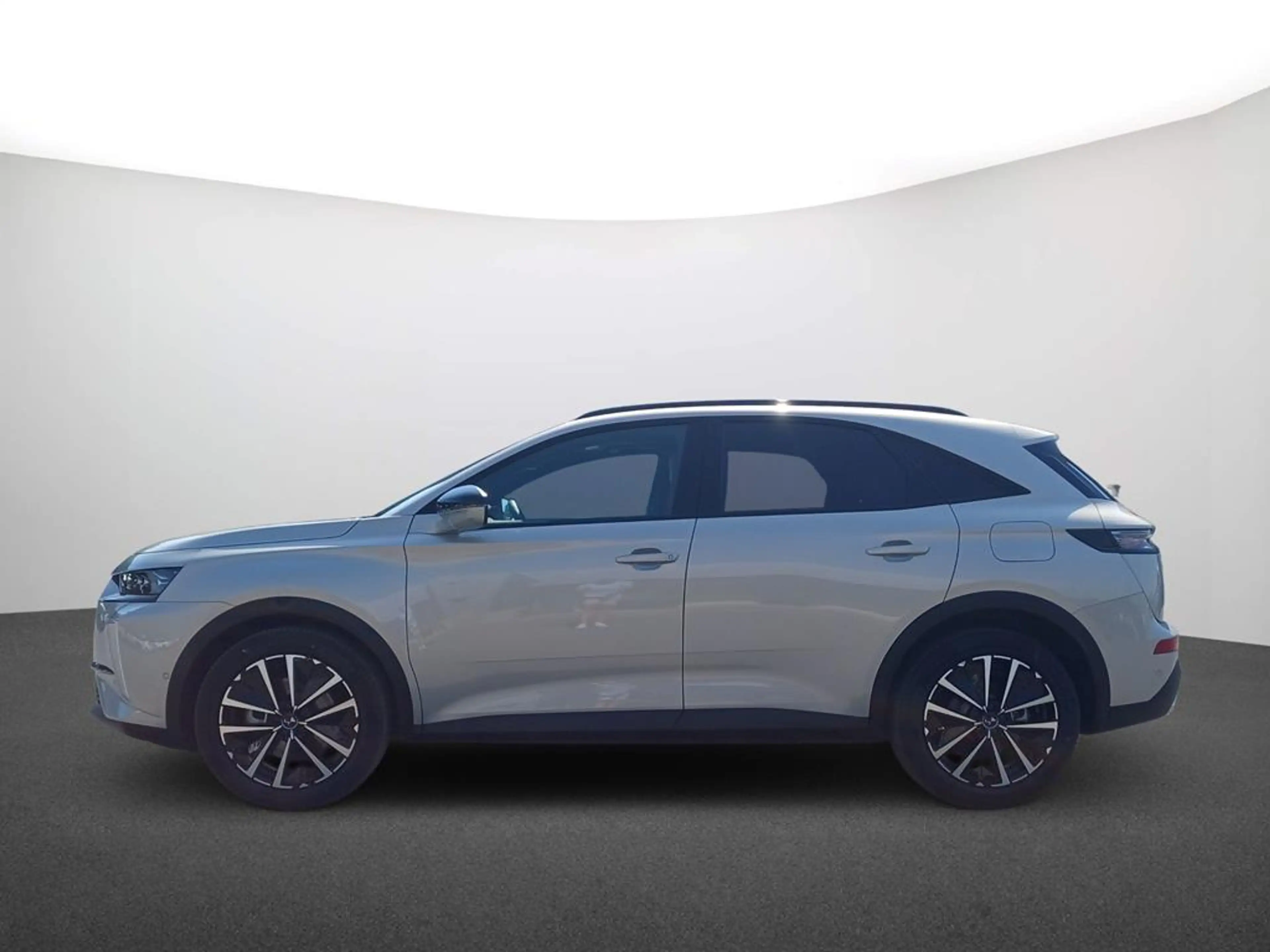 DS Automobiles DS 7 Etoile Plug-In Hybrid 225 — photo 4