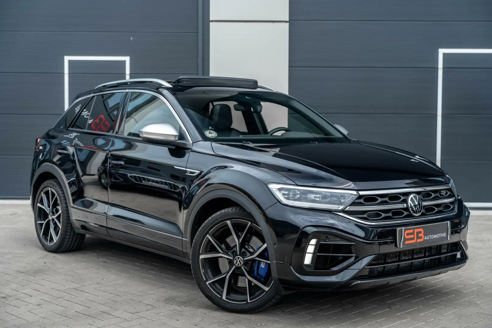 Volkswagen T-Roc 2.0 TSI 4Motion R 301PK IQ|tr.haak|Pano|Vol Zwart - 1