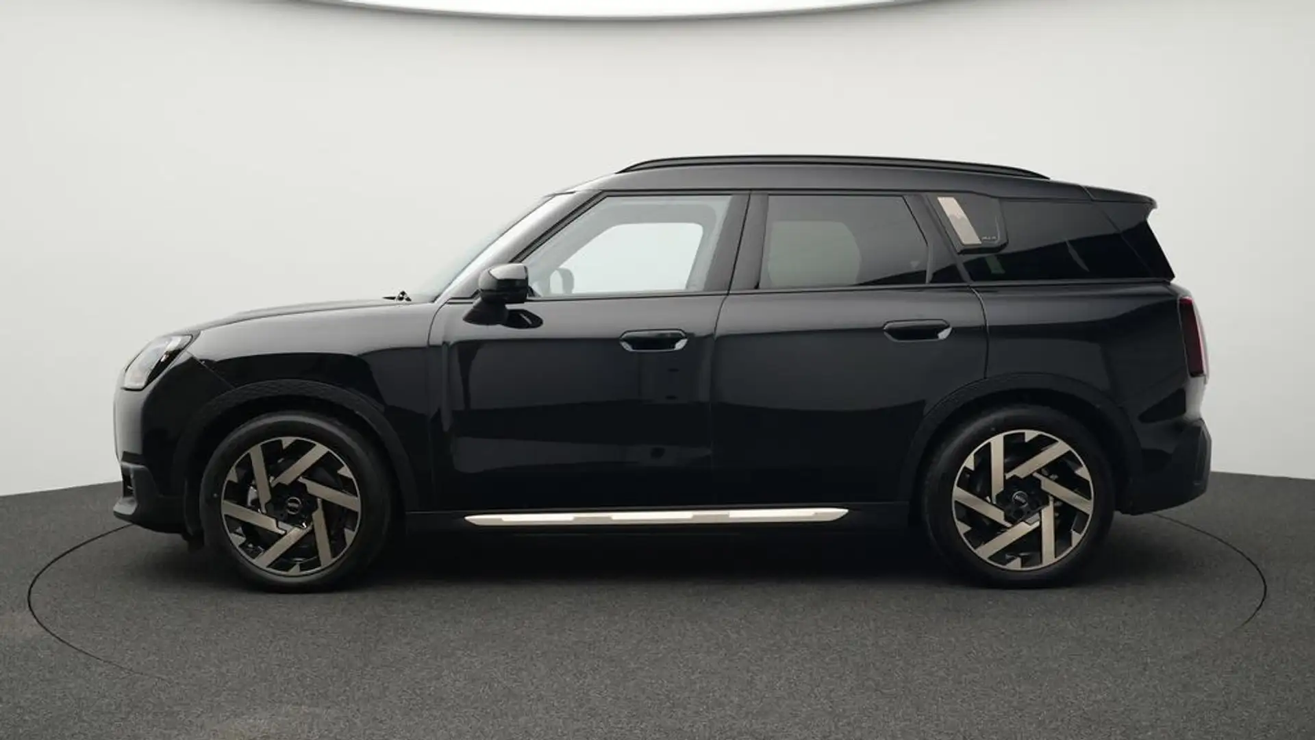 MINI Countryman SE All4 Favoured Trim Noir - 2