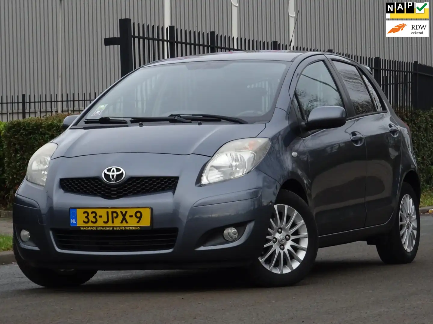 Toyota Yaris 1.3 VVTi Dynamic 101PK 5DRS NAP/AIRCO/NW APK Blauw - 1