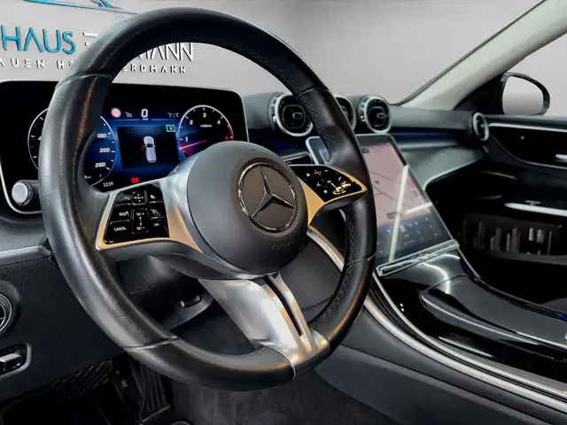 Mercedes-Benz 220 view 12