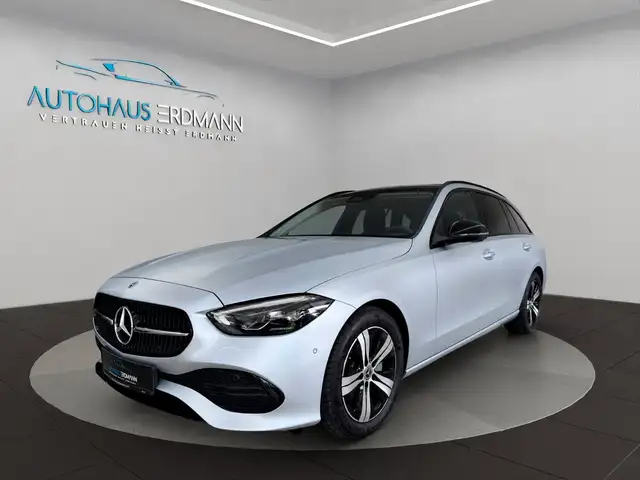 Mercedes-Benz 220 main image