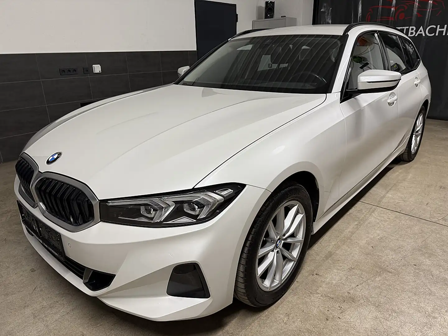 BMW 320 d 48 V xDrive Touring Aut. *Curved Display*LED*... Weiß - 2