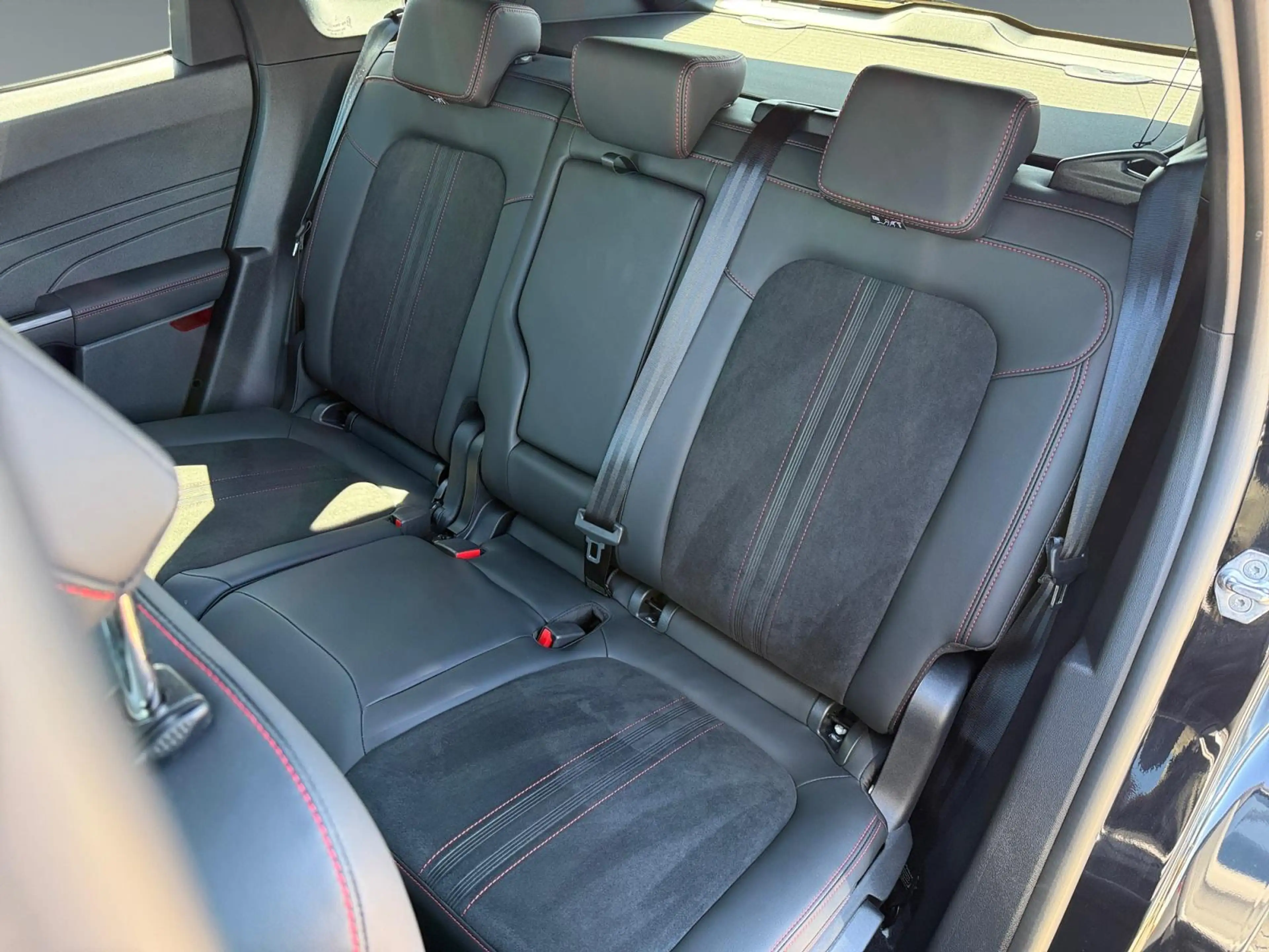 Ford Kuga ST-Line X 2.5 Plug-in Hybryd 243pk — photo 10
