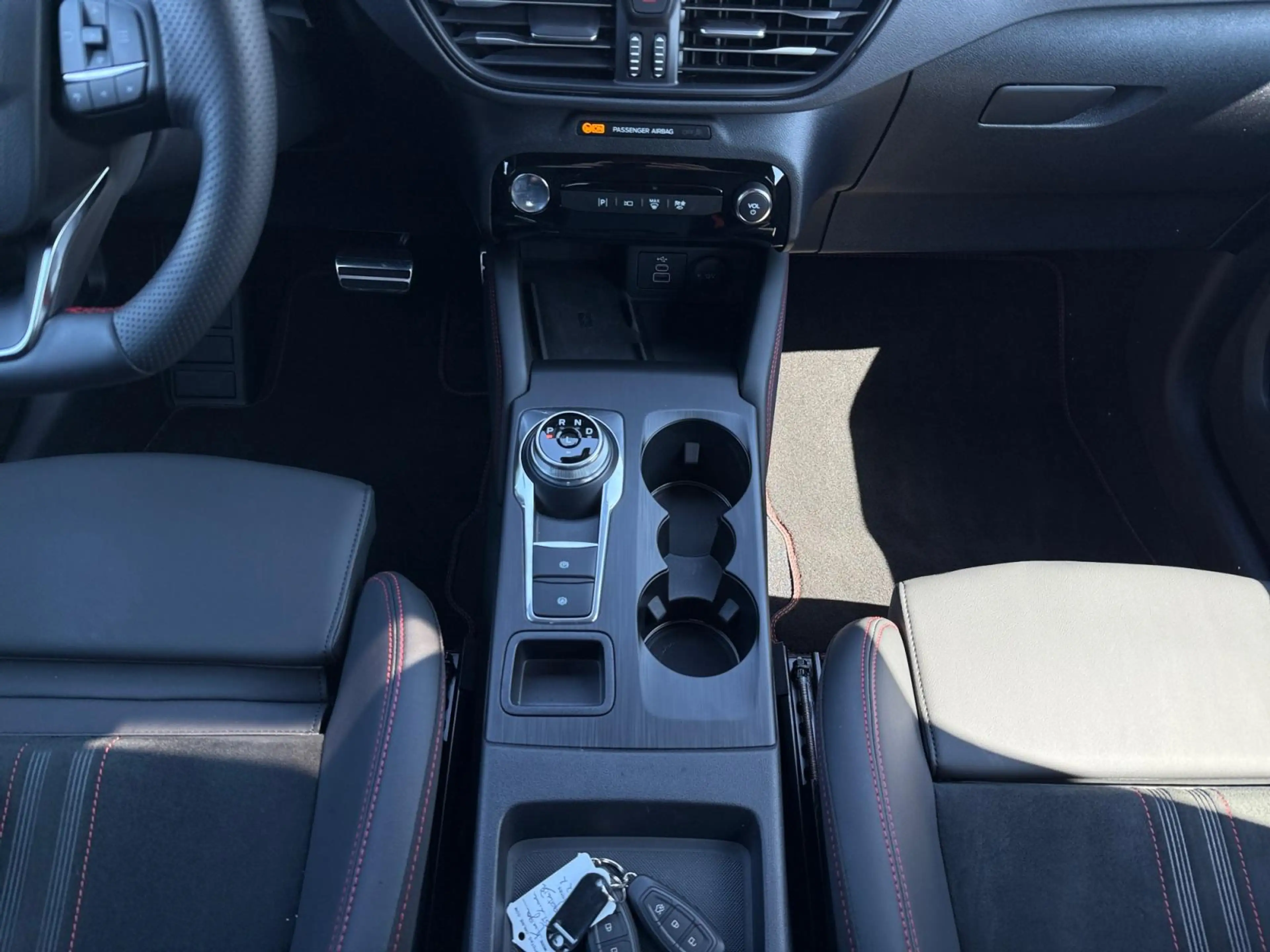 Ford Kuga ST-Line X 2.5 Plug-in Hybryd 243pk — photo 14