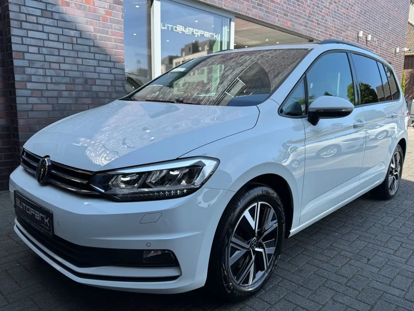 Volkswagen Touran Business STHZ 7Sitz PANO RFK EasyOpen AHK Weiß - 1