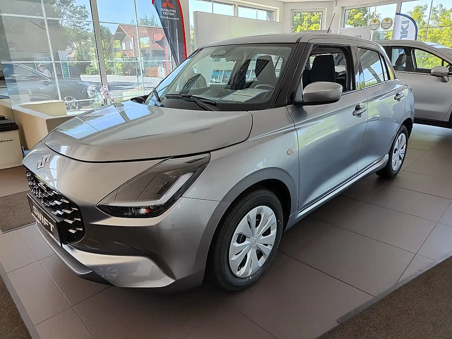 Suzuki Swift 1,2 Hybrid Clear Argent - 2