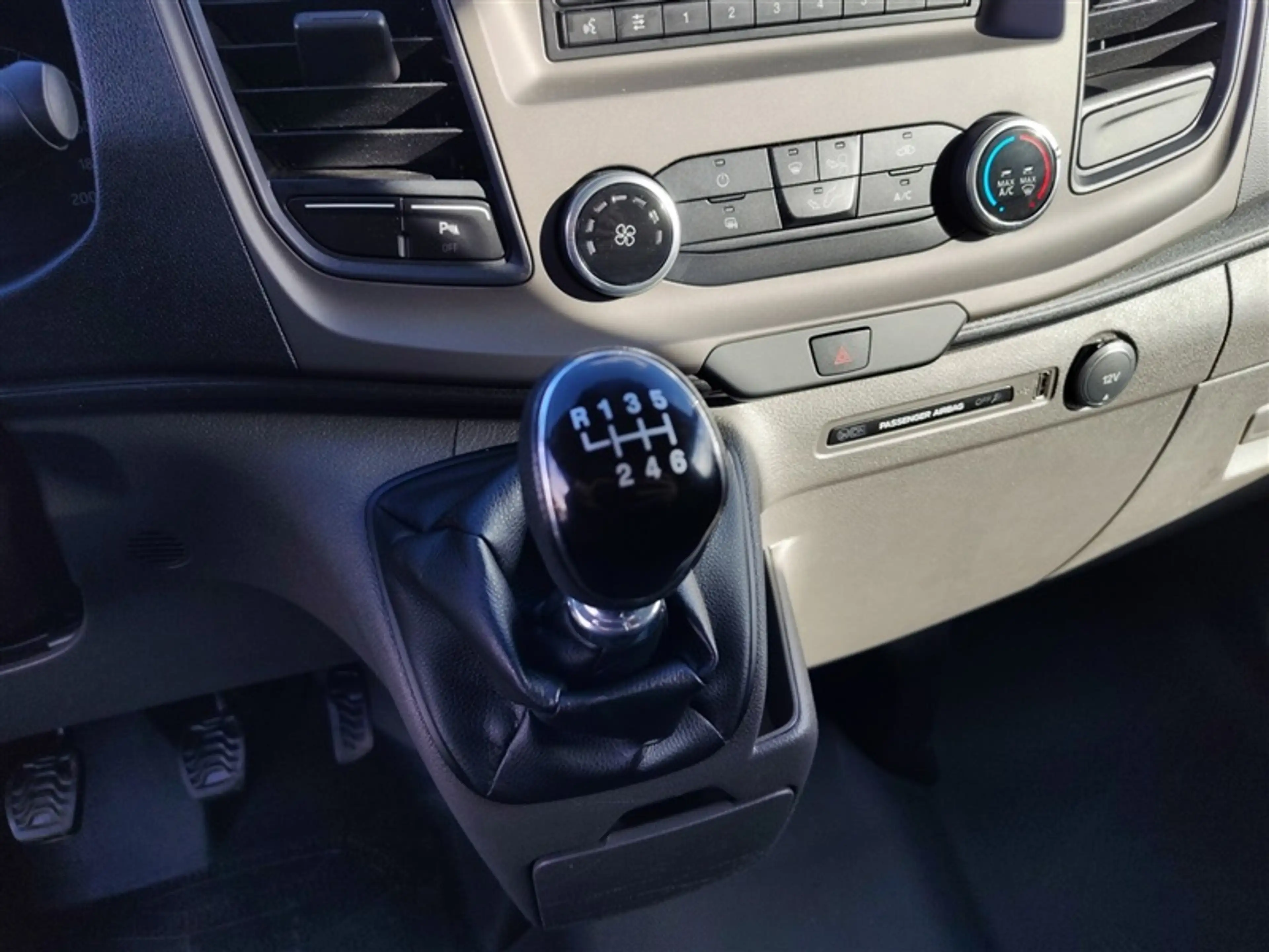 Ford Transit Custom 2.0 TDCi L2H1 Trend 3PL+ELEVATEUR — photo 12