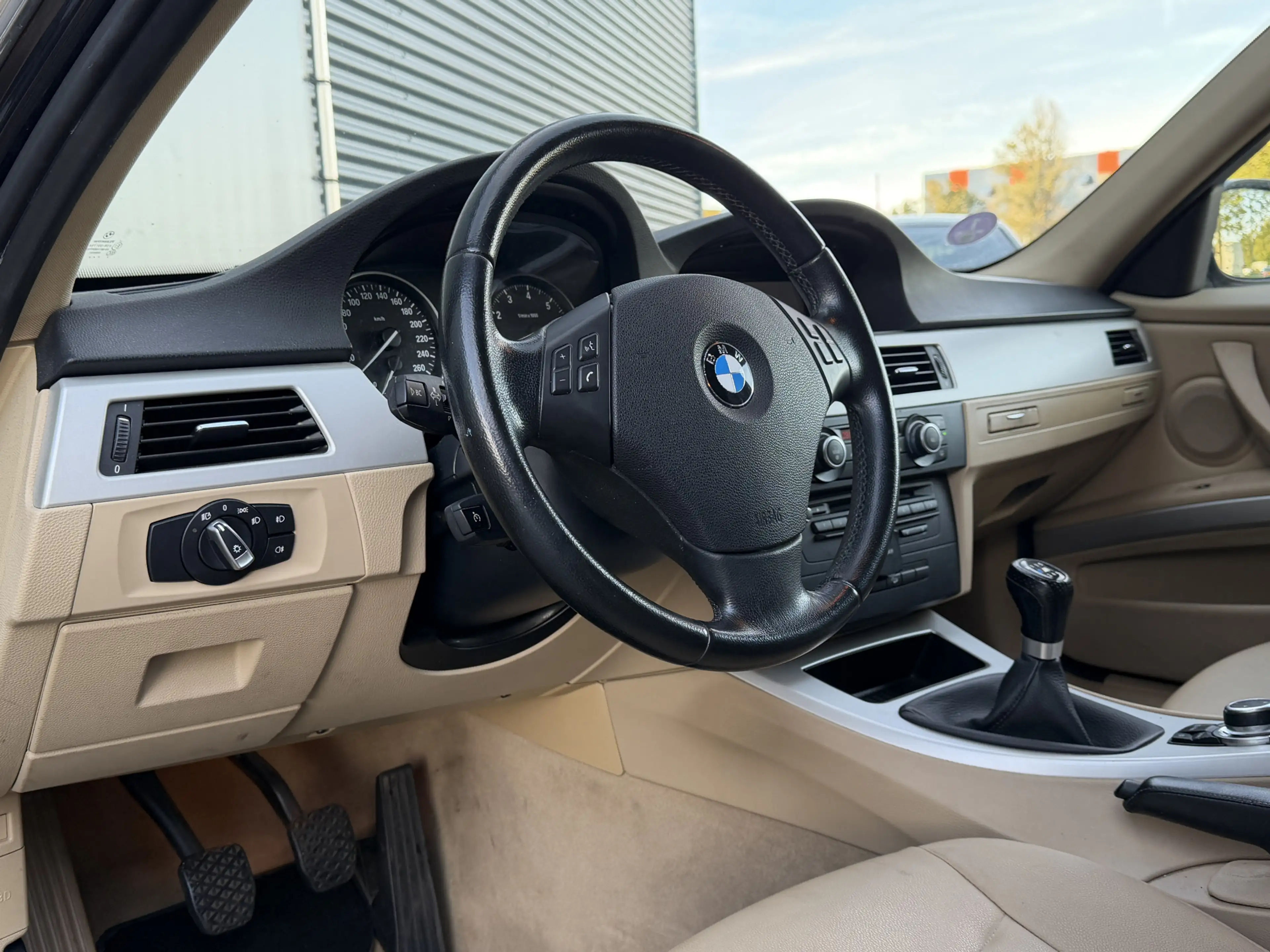 BMW 325 3-serie BWJ 2011 | 325i 218PK Business Line | TREK — photo 3