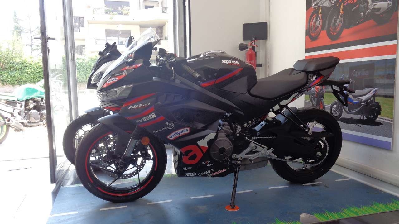 Aprilia RS 457 replica - listino 7600 con 300 euro di vantaggi