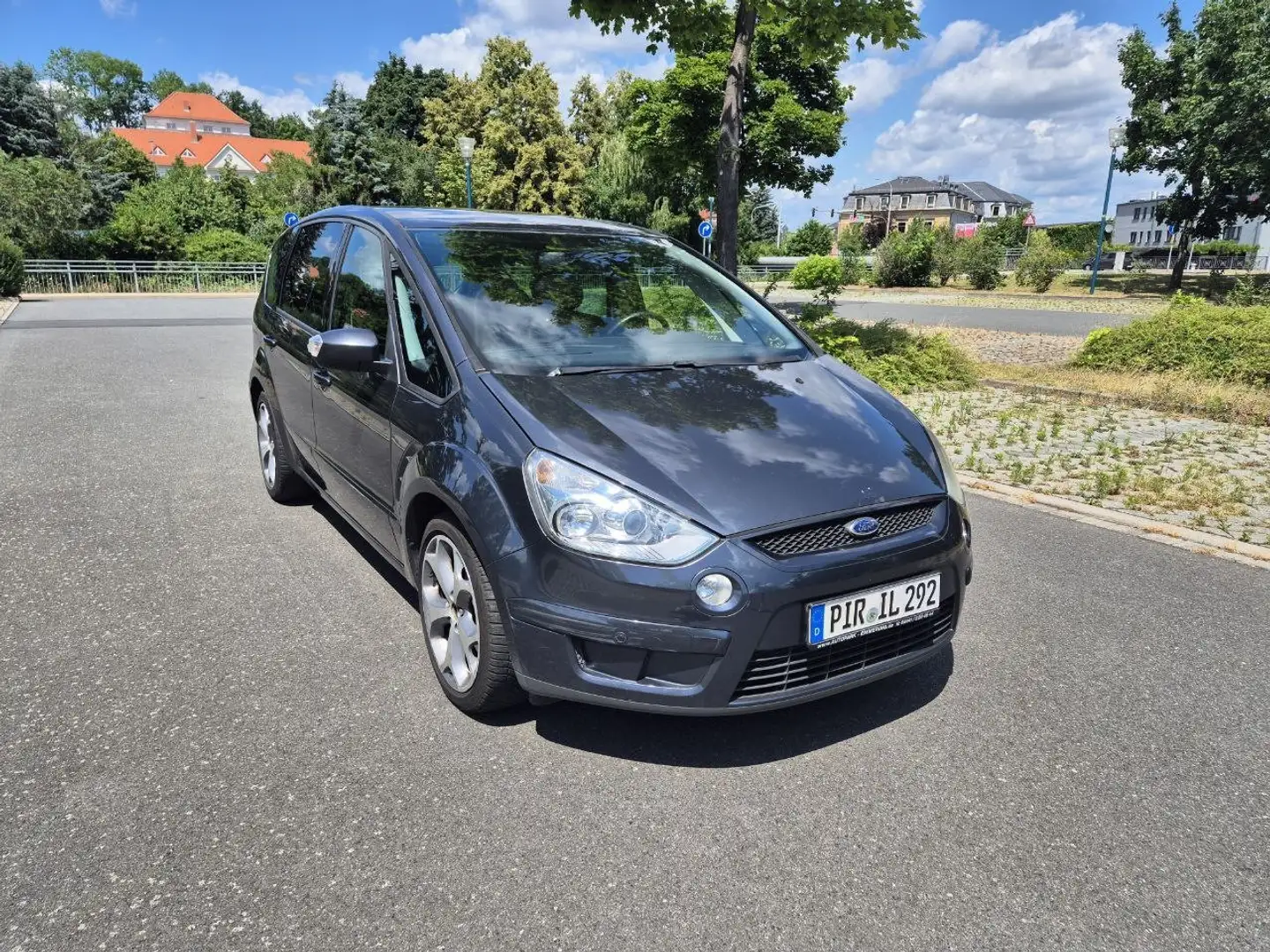 Ford S-Max 2.0 TDCi DPF Titanium Grau - 2