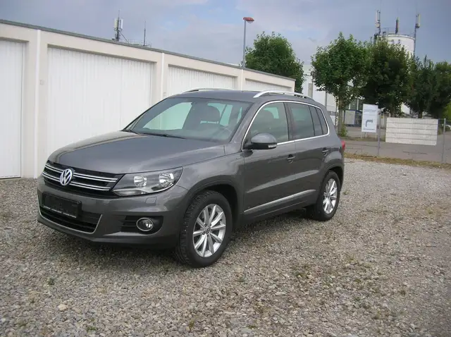 Volkswagen Tiguan 1.4 TSI Lounge Sport -Navi - Klima - SHZ - AHK ...