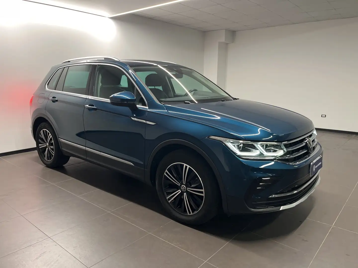 Volkswagen Tiguan Nuova Elegance 2.0 TDI SCR 110 kW (150 CV) DSG Blau - 2