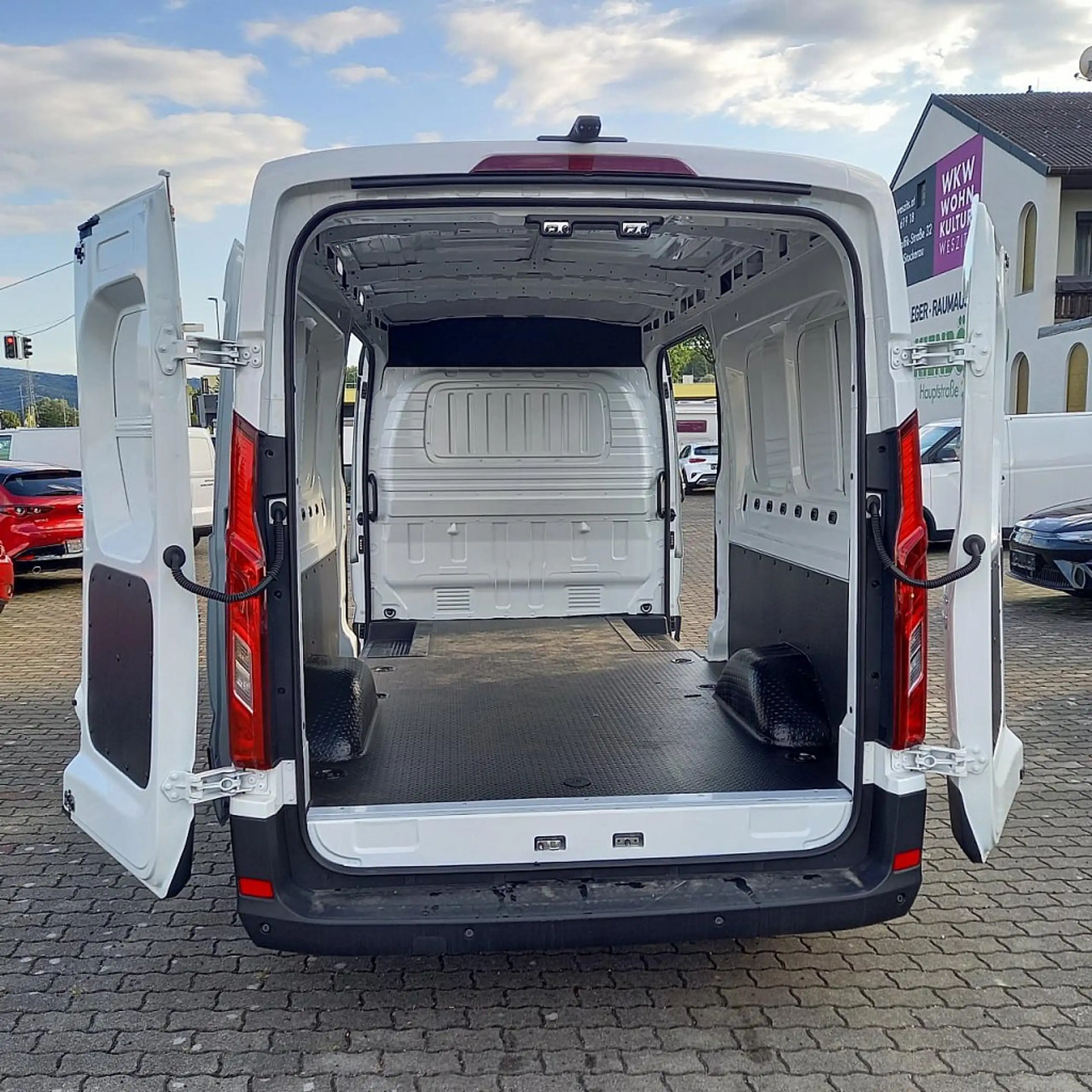 Maxus eDeliver 9 Edeliver 9 Kasten 72kWh L3H2 — photo 11