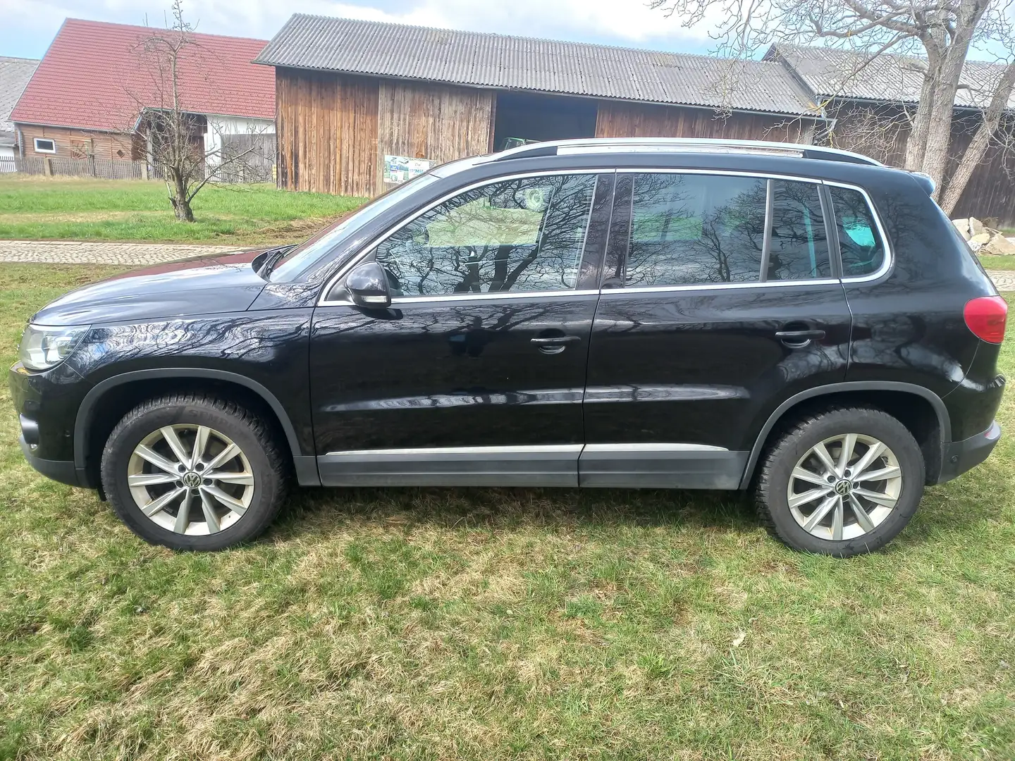 Volkswagen Tiguan Tiguan 2,0 TDI BMT 4Motion Sky DPF DSG Sky Schwarz - 1