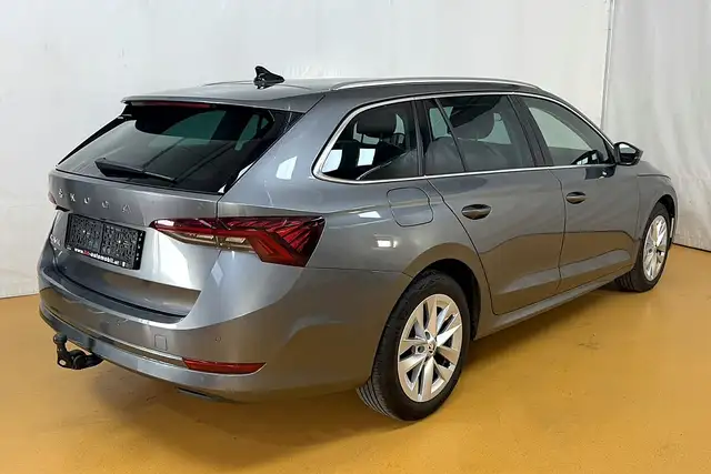 Skoda Octavia view 3