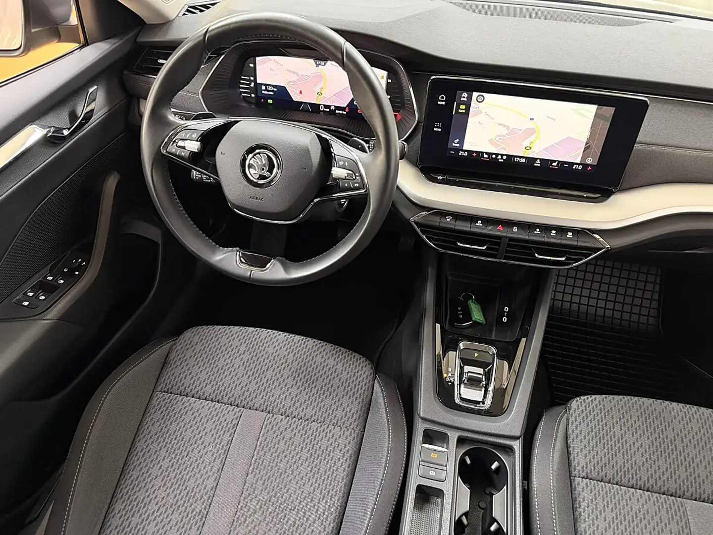 Skoda Octavia Combi 2,0 TDI Style DSG Grau - 2