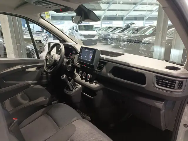 Renault Trafic view 9